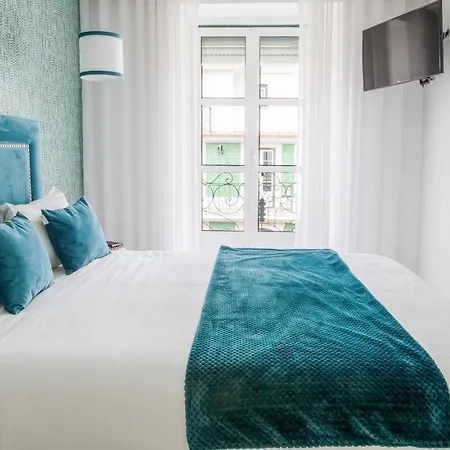 Plum Guide - Flamboyance Apartment Lisbon